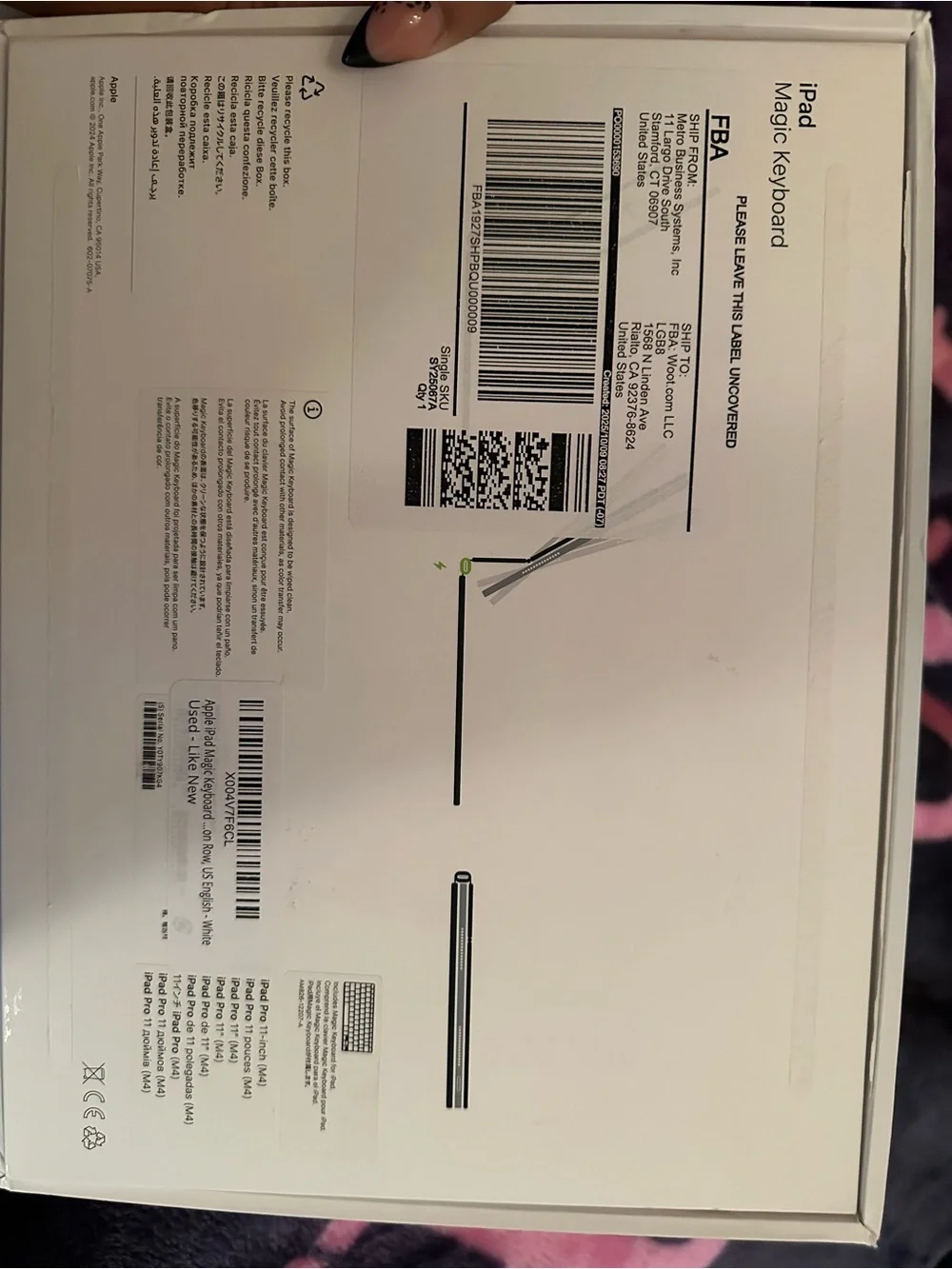 Apple ipad Magic Keyboard - White and Silver Packaging